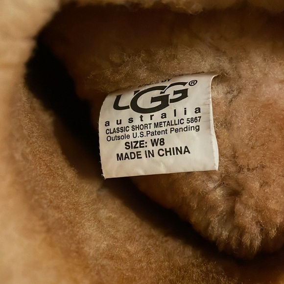 Classic Short Metallic Uggs - Picture 3 of 3